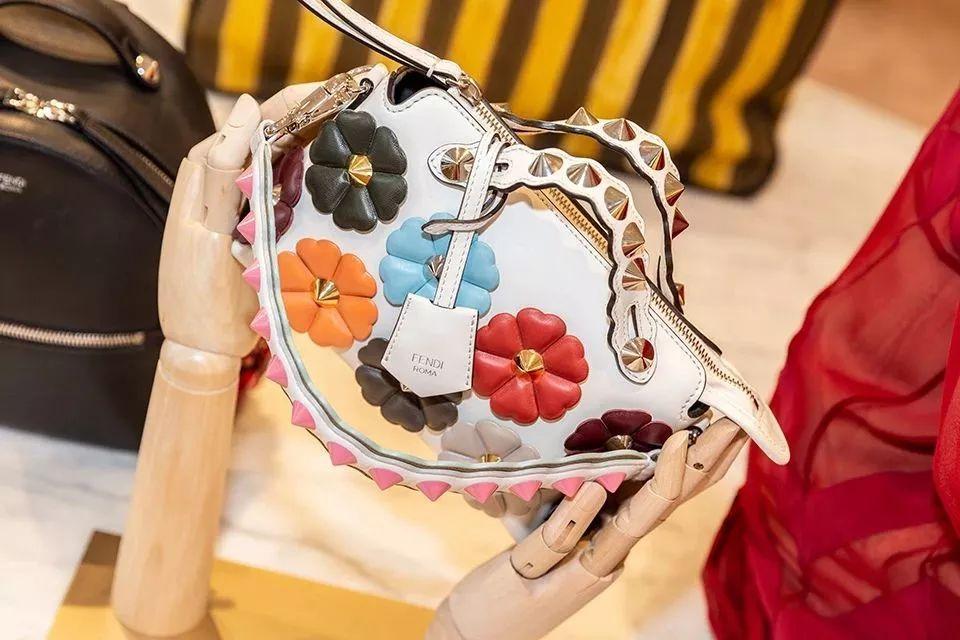 顺便去佛罗伦萨小镇,用3000块去佛罗伦萨小镇