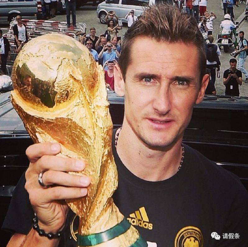 俄罗斯世界杯德国队西服,世界杯法国队穿西装见马克龙