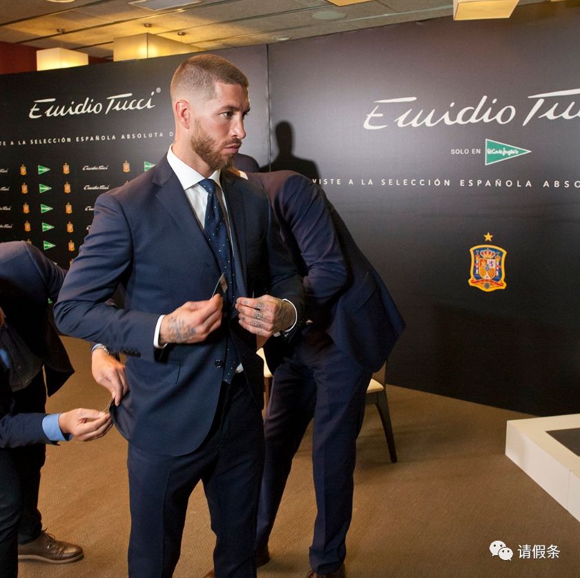 俄罗斯世界杯德国队西服,世界杯法国队穿西装见马克龙