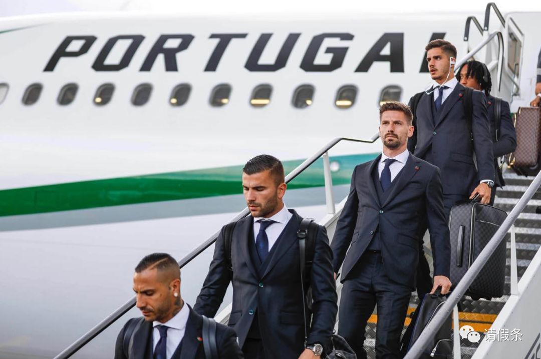 俄罗斯世界杯德国队西服,世界杯法国队穿西装见马克龙