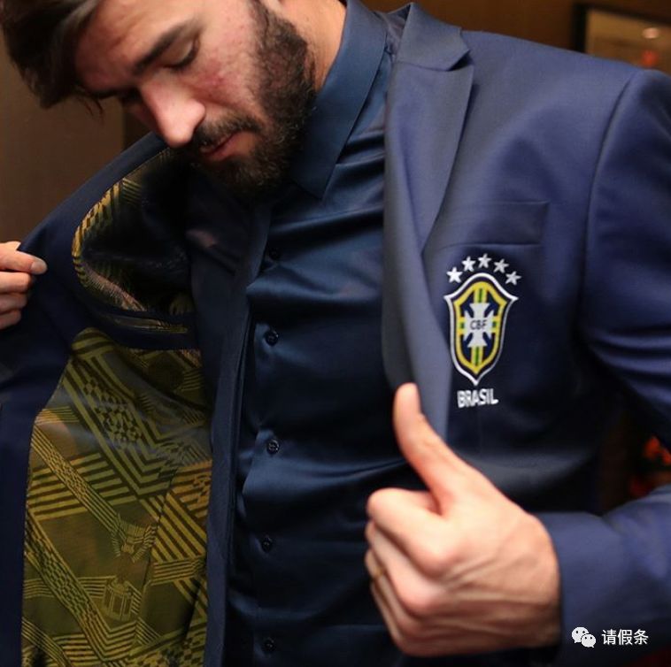 俄罗斯世界杯德国队西服,世界杯法国队穿西装见马克龙