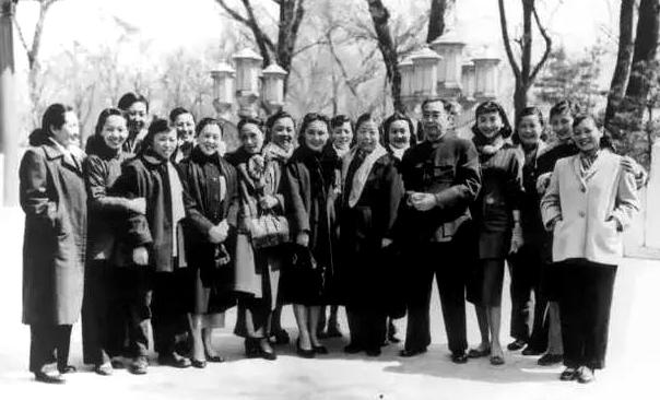 她是“长城三公主”之一,被夸“上帝的杰作”,岑范一见误终身