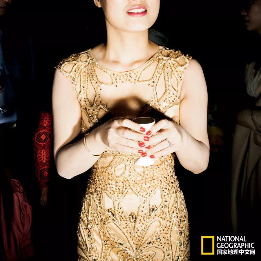 “对球当歌，人生几何”，看世界杯时为什么爱喝酒呢？