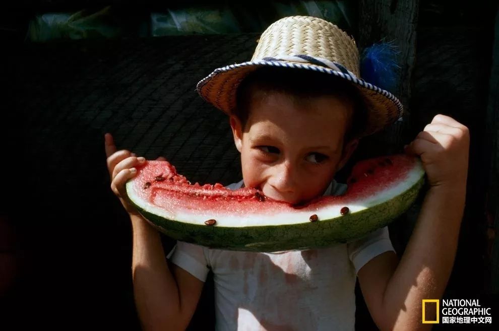 “对球当歌，人生几何”，看世界杯时为什么爱喝酒呢？