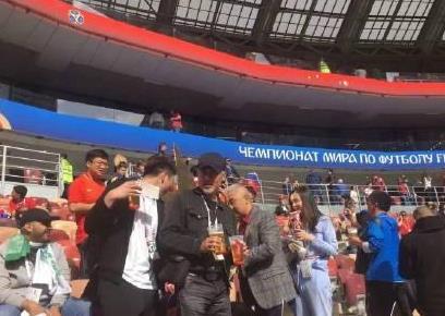 世界杯王哲林被骂现场,大张伟谈演出被骂