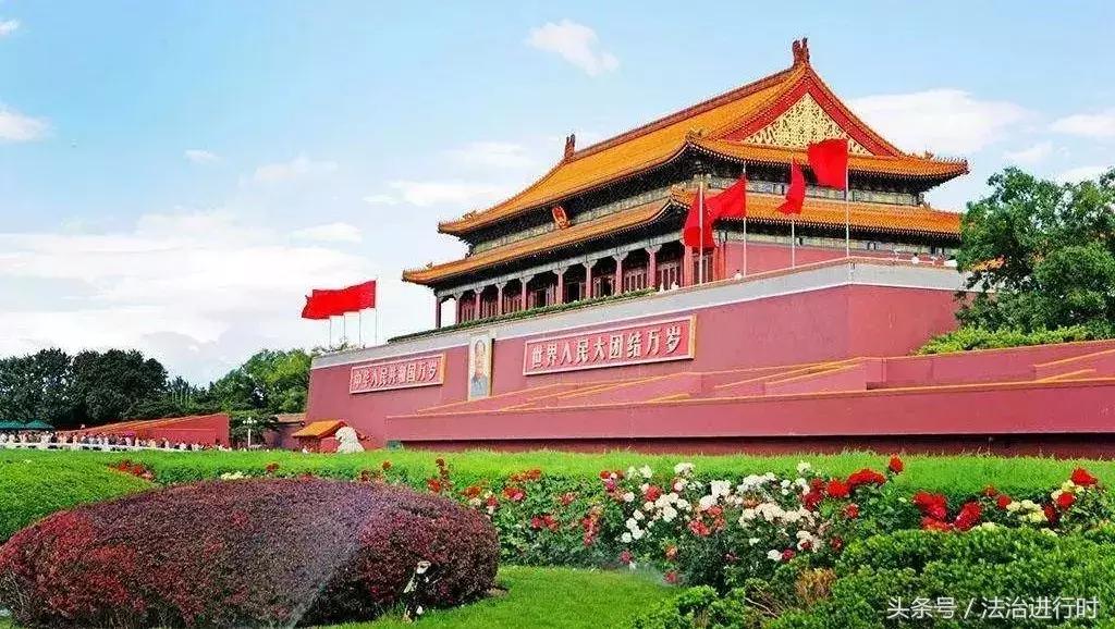 宝马车疑似被野火烧成空壳,新款宝马出事故