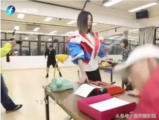 陈慧琳回应代孕风波，曝老公吸自己母乳，直言要脱衣服给看刀割