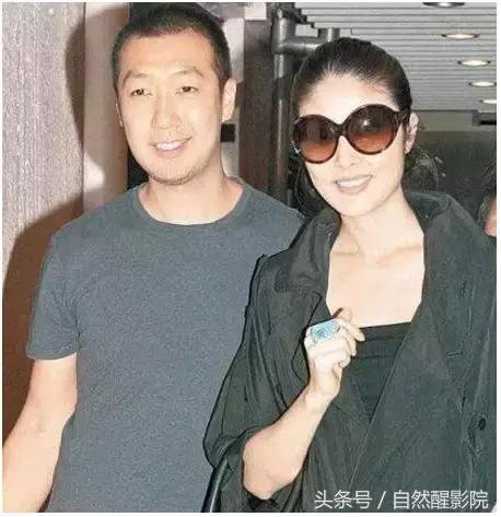 陈慧琳回应代孕风波，曝老公吸自己母乳，直言要脱衣服给看刀割