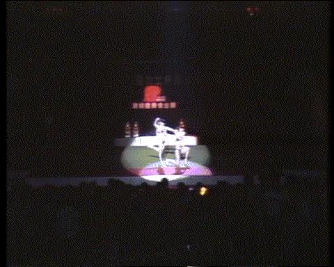 穿比基尼的中国姑娘:姐穿的是自由