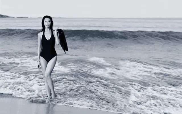 穿比基尼的中国姑娘:姐穿的是自由