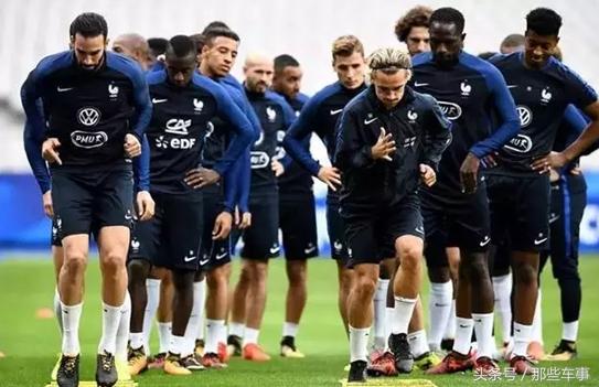 世界杯上现代和大众分别赞助两支球队，全都是广告