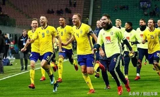 世界杯上现代和大众分别赞助两支球队，全都是广告