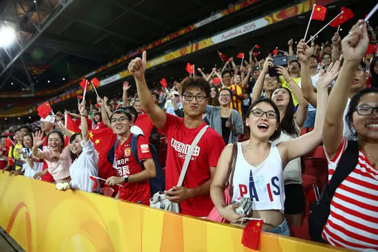 世界杯陈奕迅浮夸,世界杯陈奕迅比赛视频