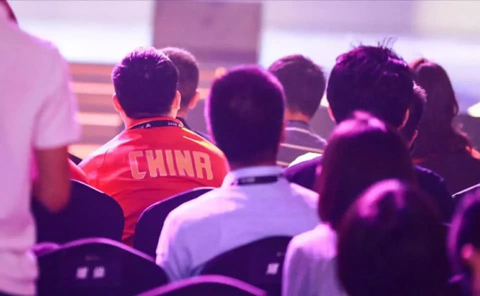 从娱乐圈走向体育圈,从娱乐转型电商