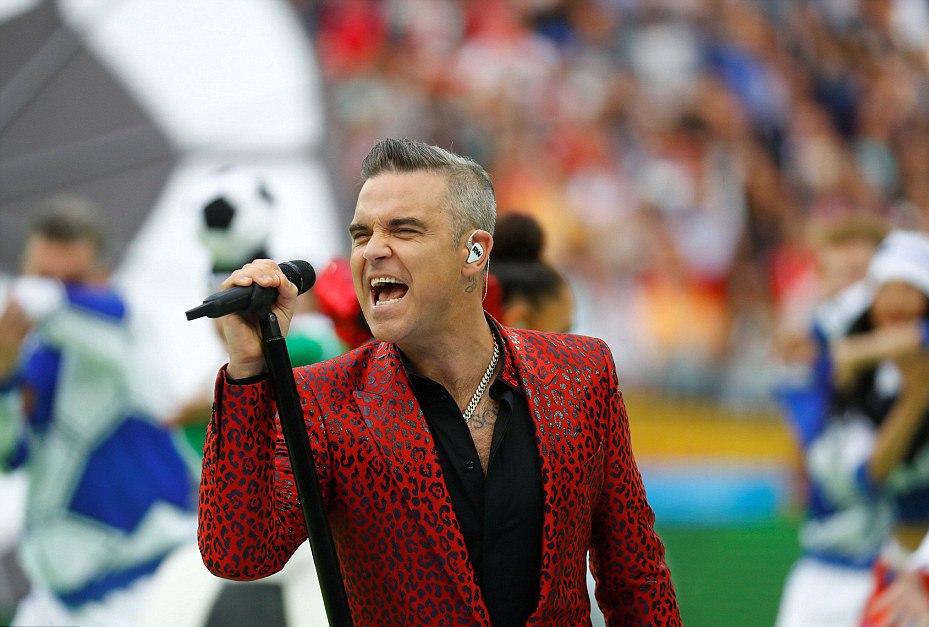 世界杯开幕式表演场面震撼,世界杯开幕式歌手当众竖中指