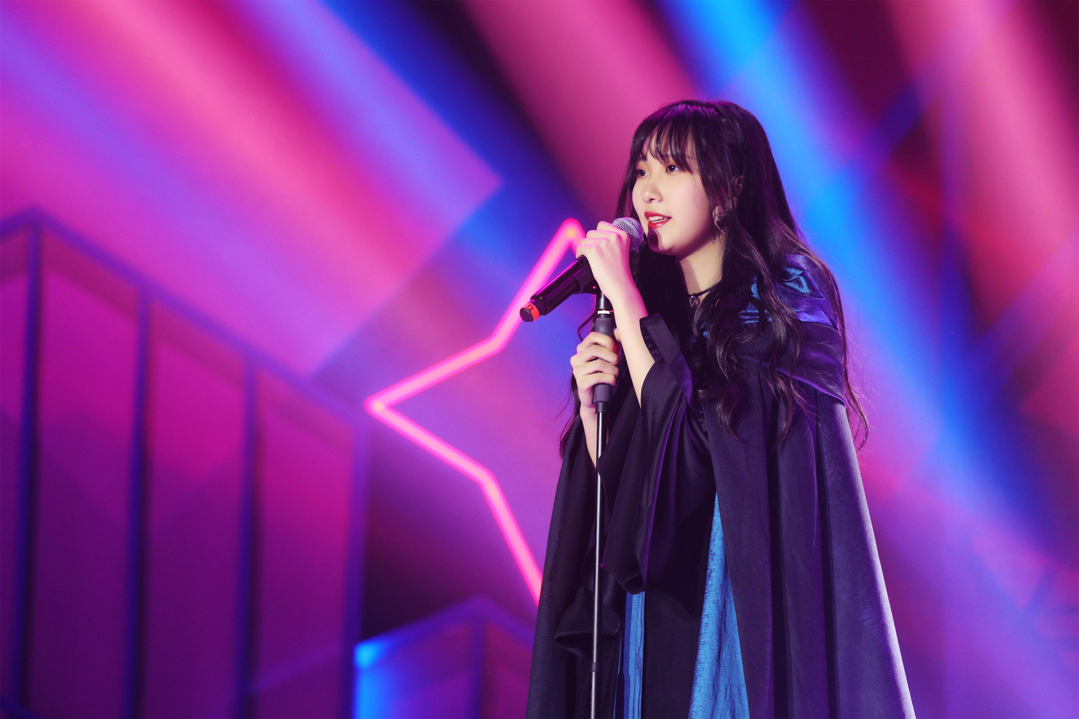 00后少女偶像致敬华晨宇唱《齐天》宋昕冉大跳抖音神曲