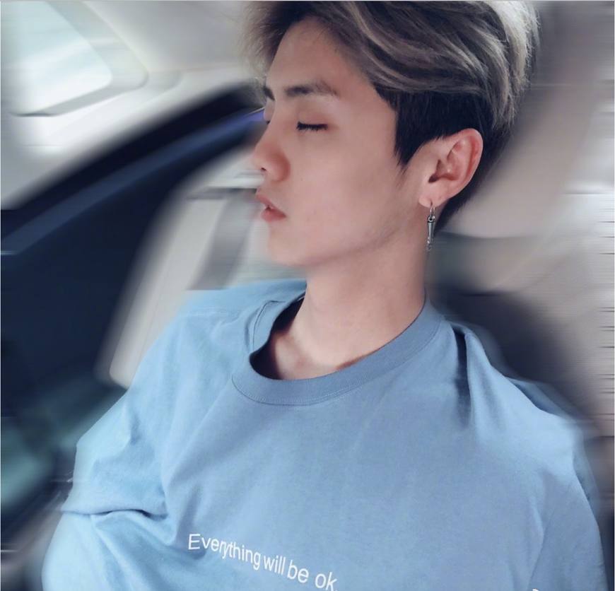 鹿晗通宵,鹿晗通宵酒吧看球