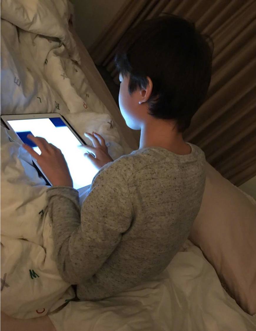 鹿晗通宵,鹿晗通宵酒吧看球