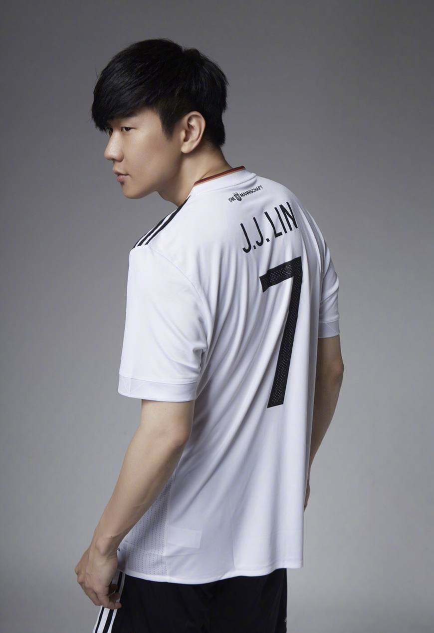 鹿晗通宵,鹿晗通宵酒吧看球