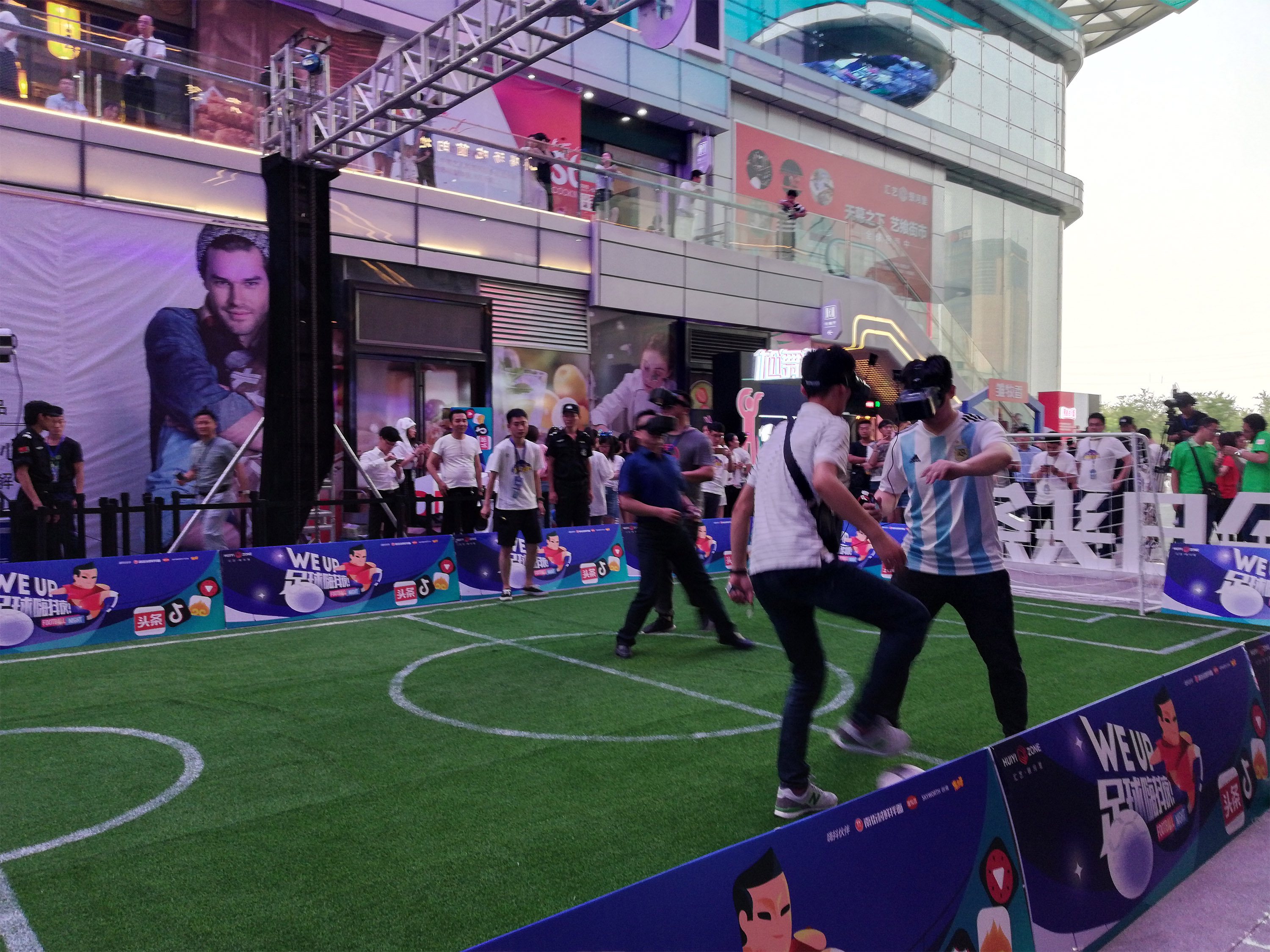 *今条头日**WEUP足球嗨抖夜,燃爆2018夏日足球狂欢盛宴!