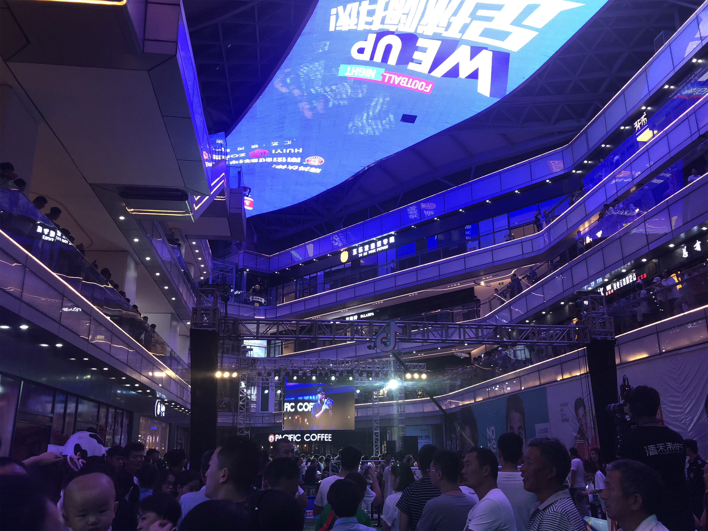 *今条头日**WEUP足球嗨抖夜,燃爆2018夏日足球狂欢盛宴!