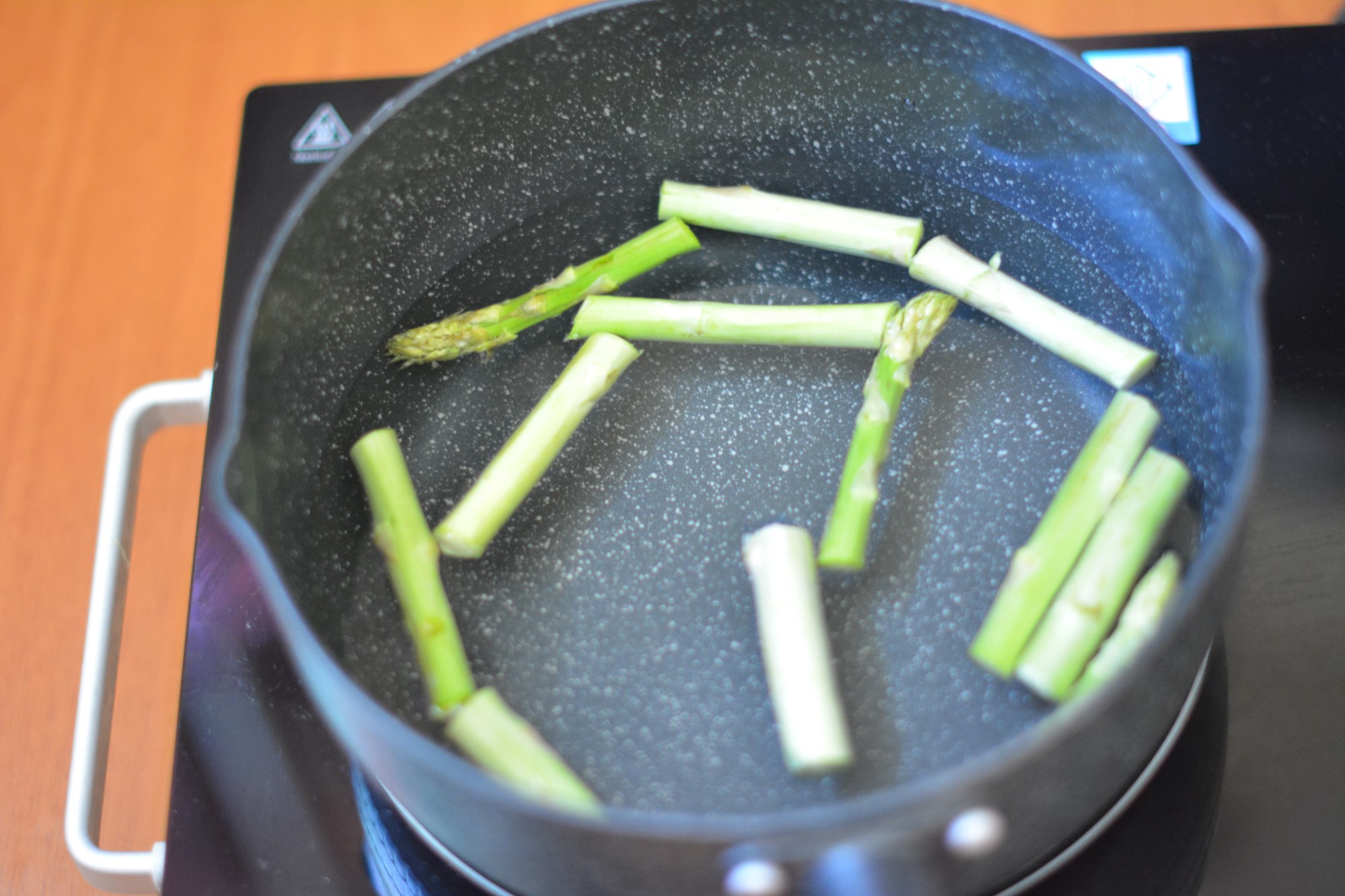 培根芦笋最正宗的做法,芦笋搭配培根做出美味的小吃