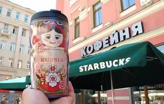 看球和看球两不误,看球喝茶两不误