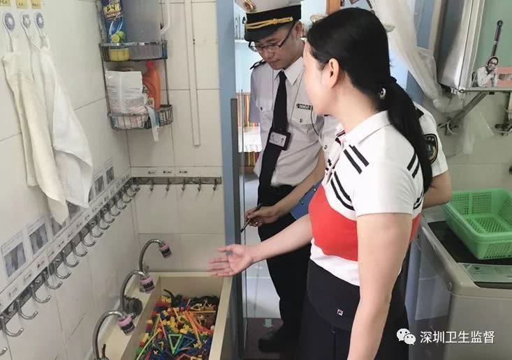 小孩喉咙有疱疹反复发烧是什么病,孩子发热喉咙有痰怎么办