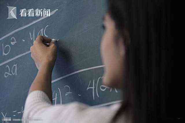 荒淫副校长建“后宫”网罗女教师敢不从扣钱走人