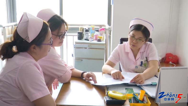 敬老院护理员20载用爱陪伴,民政社工志愿者关爱空巢独居老人