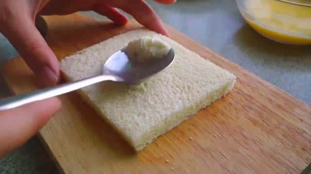 牛奶西多士的做法家庭版,花生酱夹心牛奶西多士