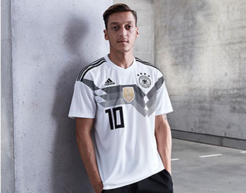 「夜读」世界杯经典球衣图鉴，哪一件是你的青春？