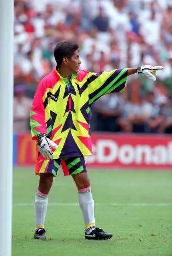 「夜读」世界杯经典球衣图鉴，哪一件是你的青春？