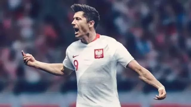 「夜读」世界杯经典球衣图鉴，哪一件是你的青春？