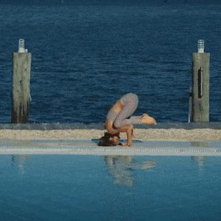 头倒立｜如果改变不了世界，我选择换个角度看它