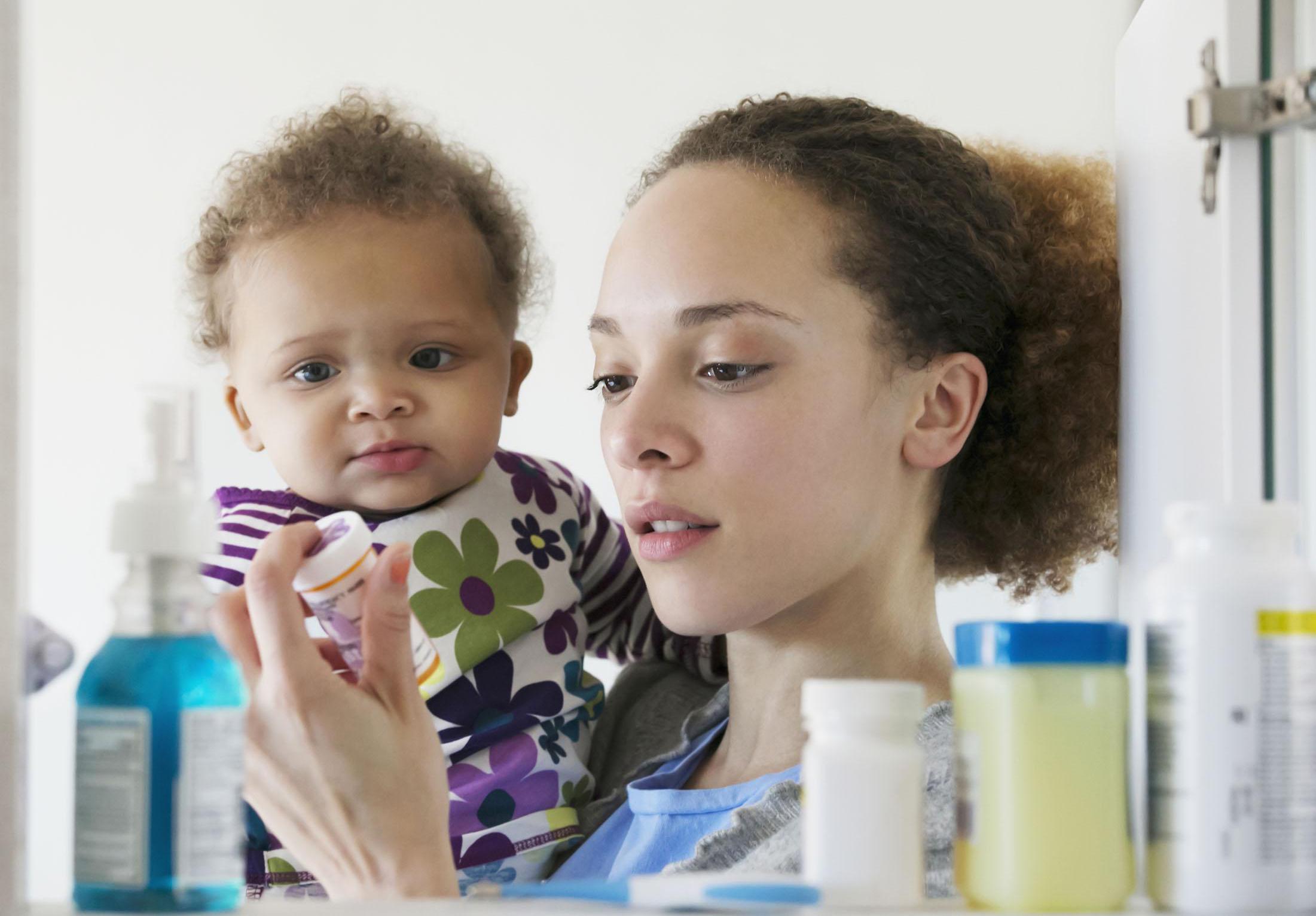 哺乳期发烧吃了百服宁可以喂奶吗,哺乳期发烧打了吊针多久才能喂奶