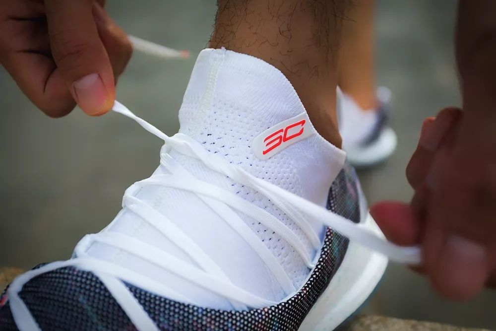 库里战靴7开箱,穿上库里专属球鞋感受极致脚感