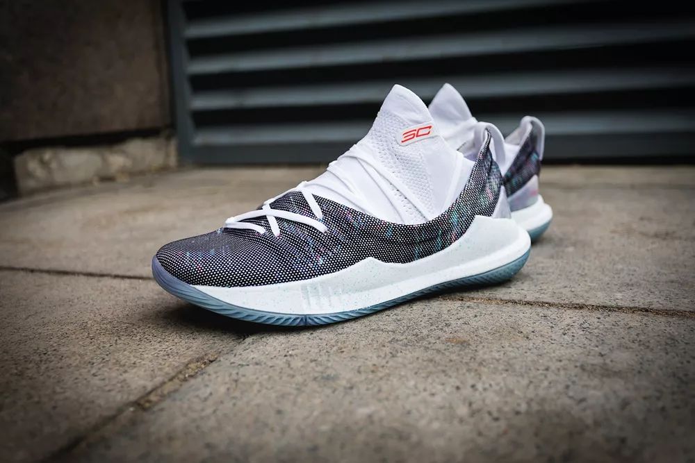 库里战靴7开箱,穿上库里专属球鞋感受极致脚感