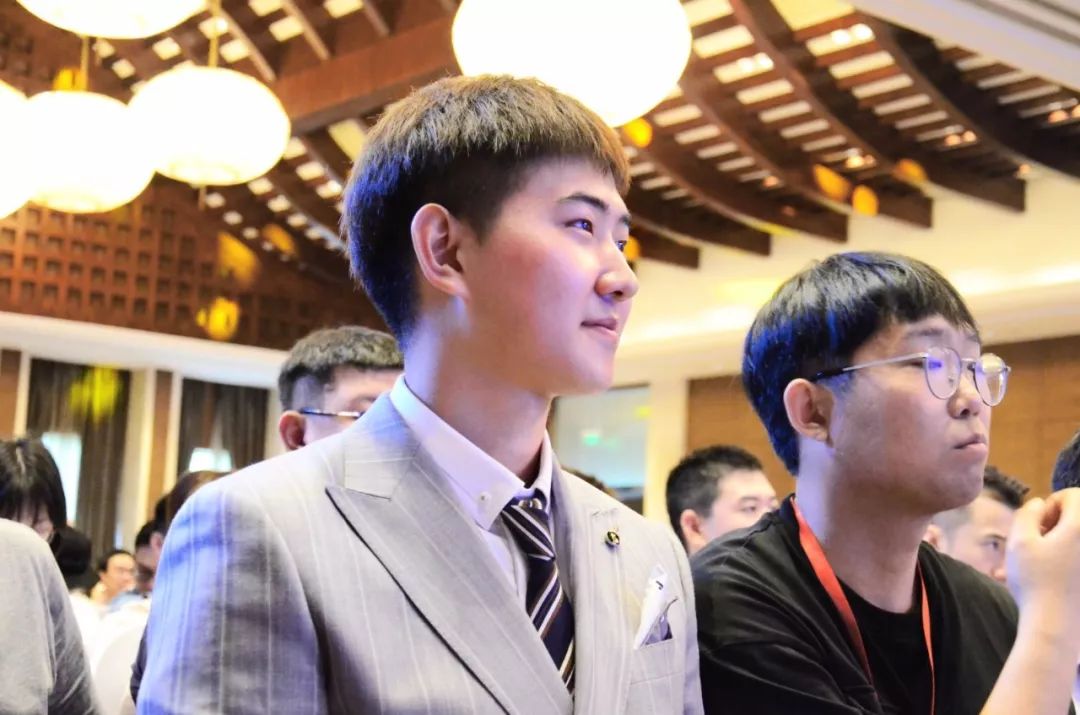 95后学生年入百万,95后年入百万多吗