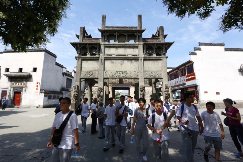 行万里路是为了寻找远方的自己,春风十里只为遇见更好的自己