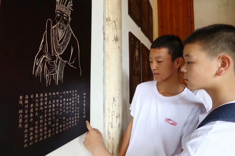 行万里路是为了寻找远方的自己,春风十里只为遇见更好的自己