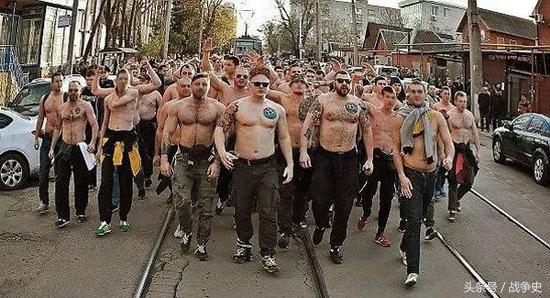 为了世界杯，这些足球流氓拼死搏斗，最终的王者却是这一国