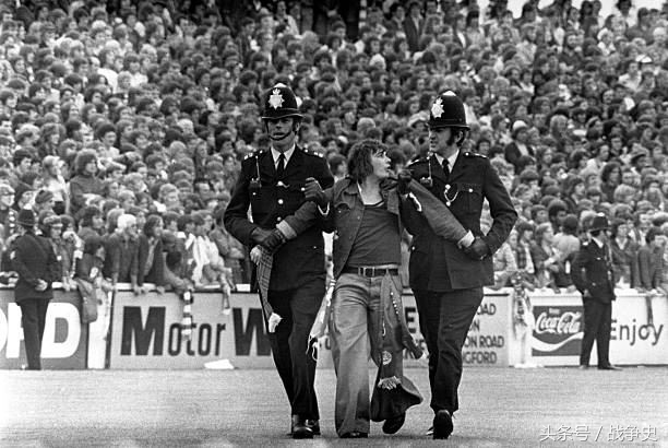 为了世界杯，这些足球流氓拼死搏斗，最终的王者却是这一国