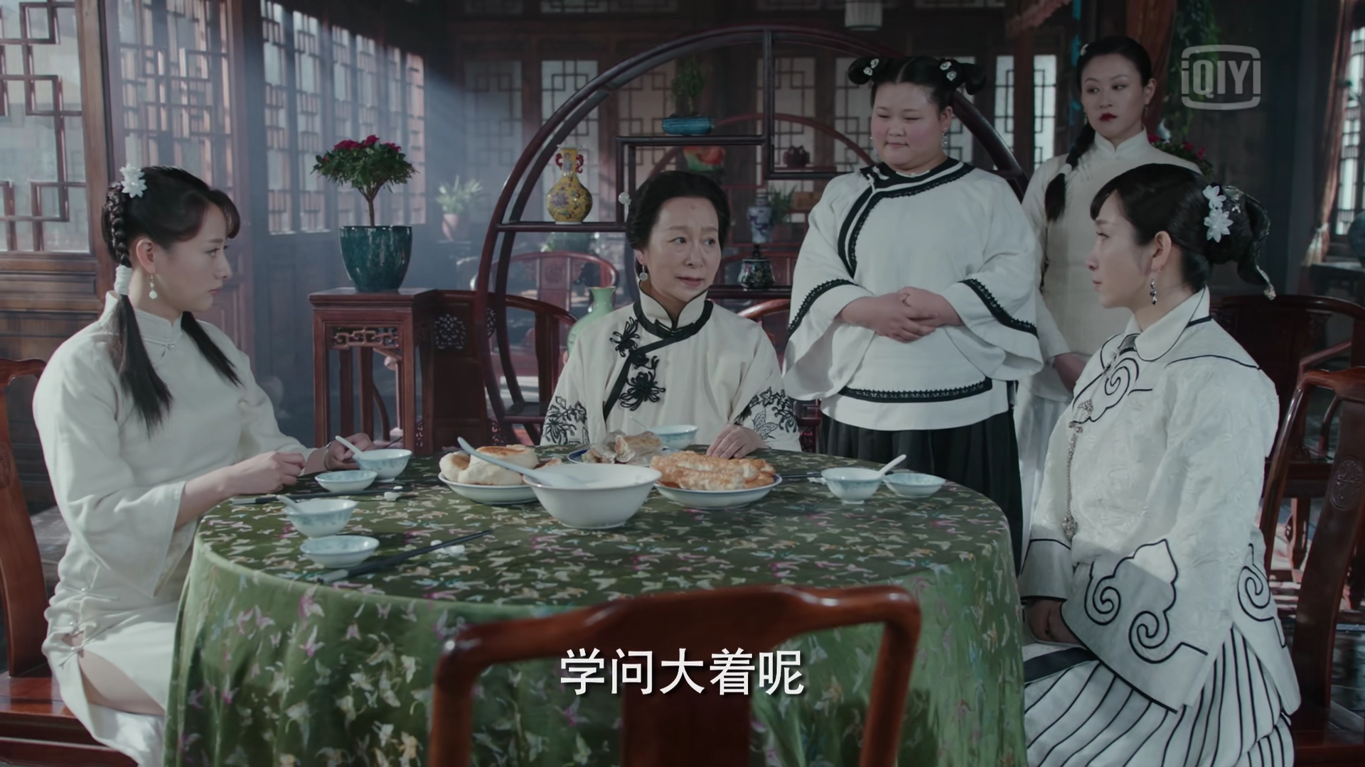 楼外楼水莲,楼外楼在西湖哪个位置