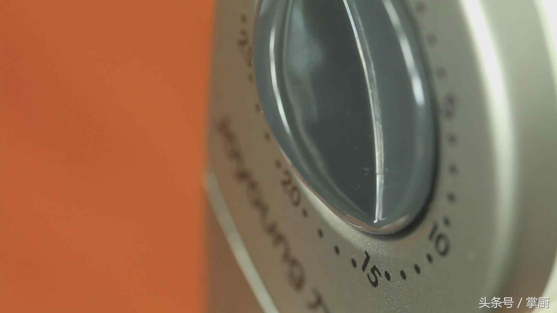 怎么做炸鸡翅才好吃又酥脆,想吃炸鸡翅这样做外焦里嫩