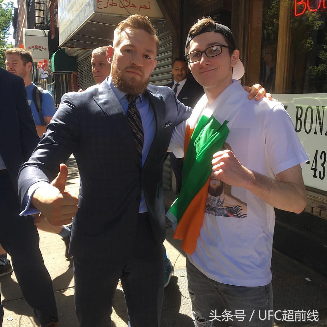 回顾ufc229嘴炮和小鹰的比赛,ufc229嘴炮vs小鹰世纪大战