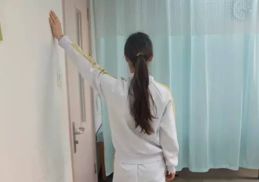 擀面杖治疗肩周炎的方法,擀筋棒治颈椎病视频