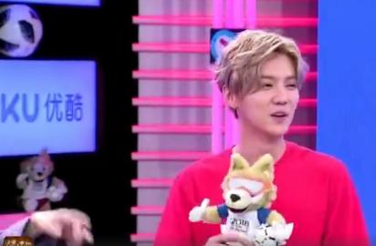 鹿晗红色裤子男,鹿晗为什么穿红色的衣服