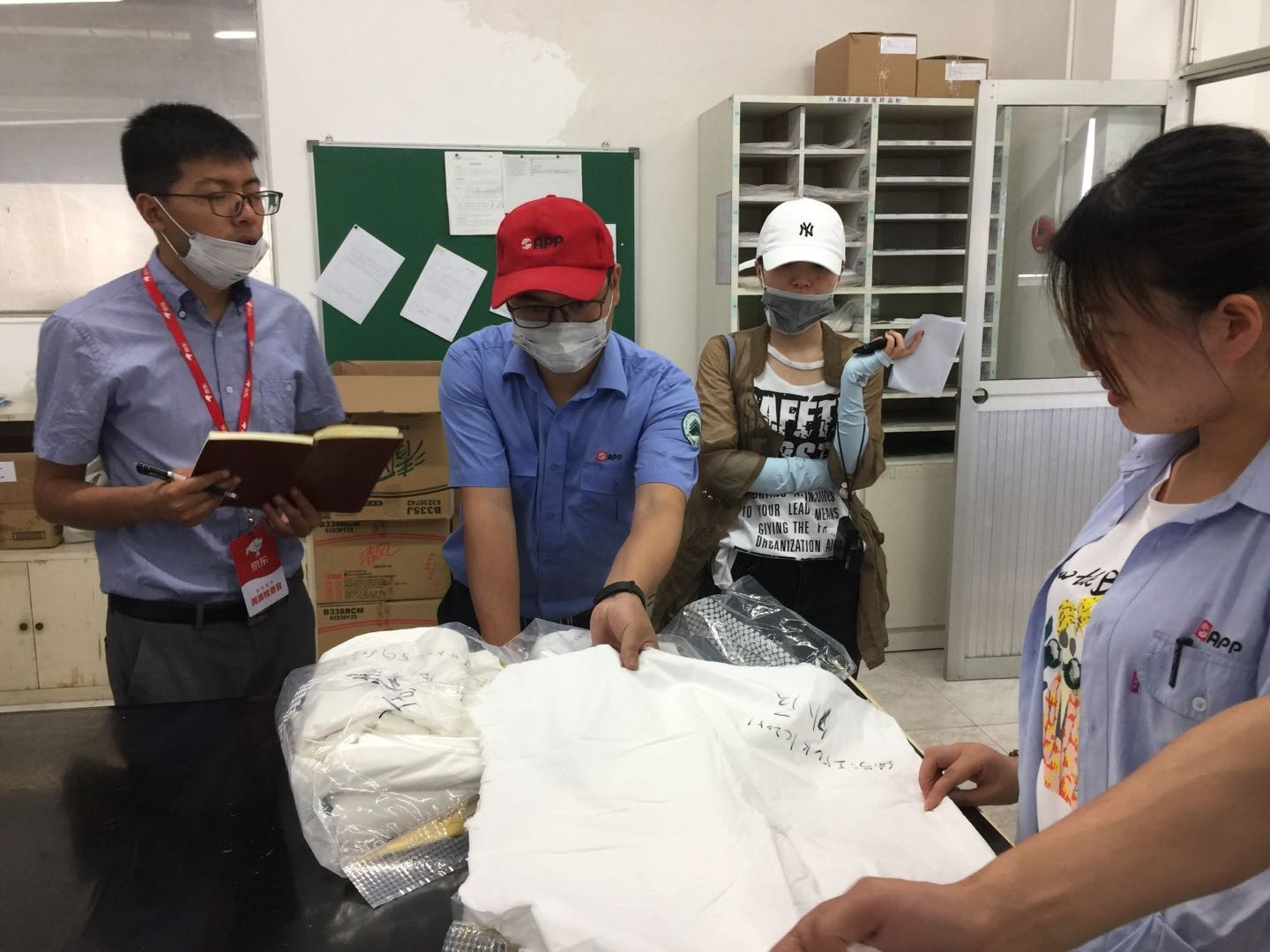 世界杯期间你所不知道的京东618：24小时不停机生产包火车送货