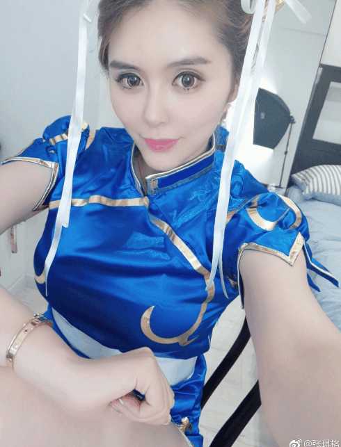 主播张琪格cos霸王春丽，再次征求网友意见下次cos谁？